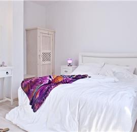 2 Bedroom Villa with Pool in Megalochori on Santorini, Sleeps 4